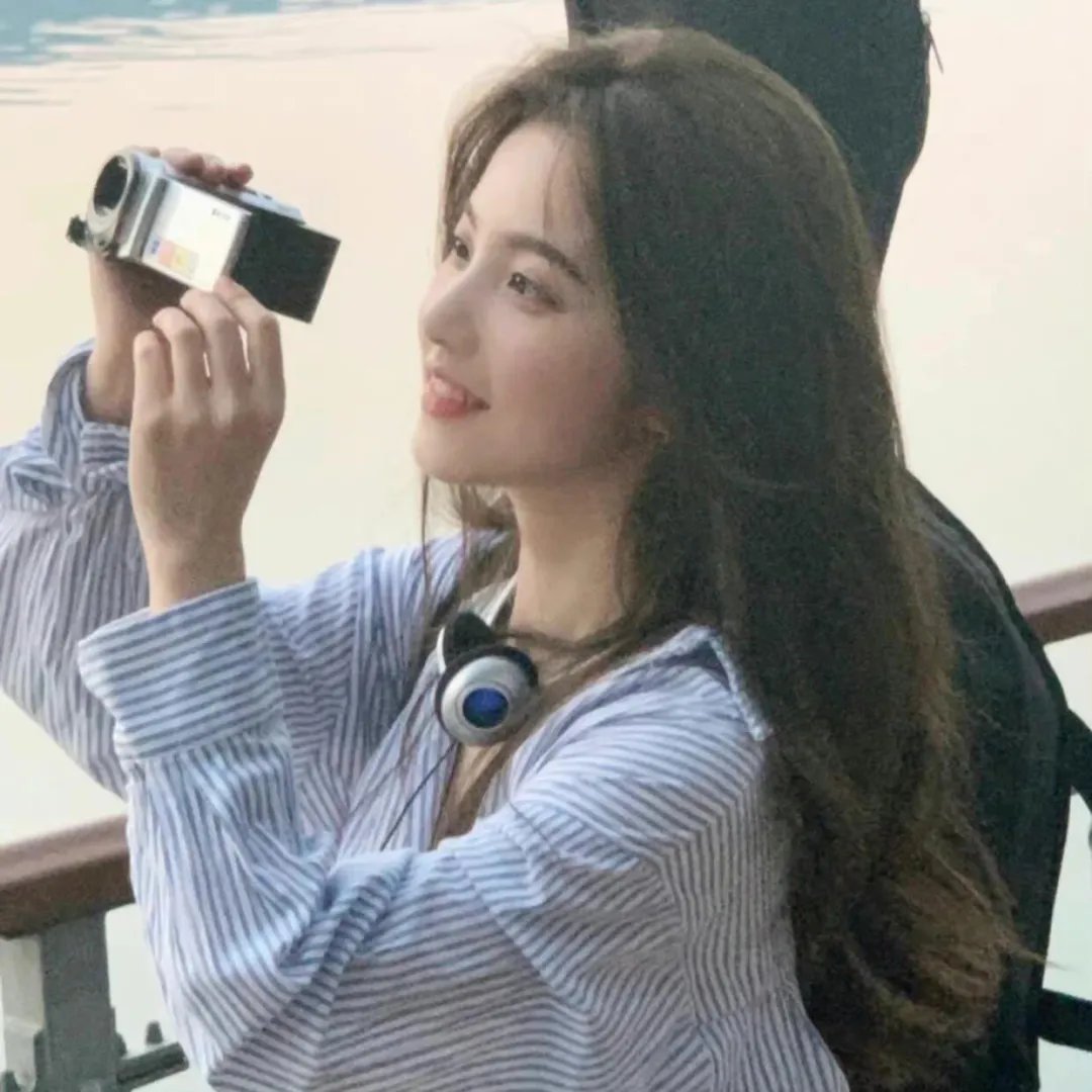 小村女海报
